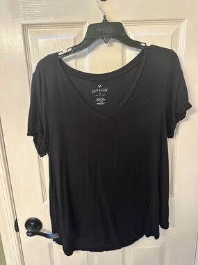 American Eagle Outfitters Black V-Neck Short Sleeve Tee